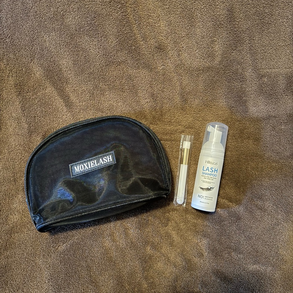 MoxieLash Lash Shampoo Set with Black Pouch